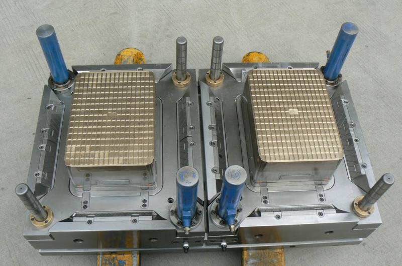 2 cavity crate mould 